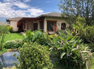 Casa de 2 habitaciones, Quito · Hermosa Casa en Venta en Pakakuna Gardens