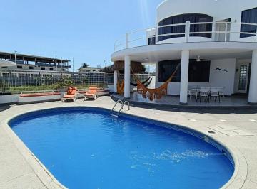 Casa de 4 habitaciones, Salinas · Vendo Amplia Casa con Piscina Al Pie del Mar en Las Conchas, Salinas