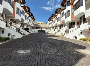 Casa de 3 habitaciones, Quito · Casa en Venta Sector Santa Lucía