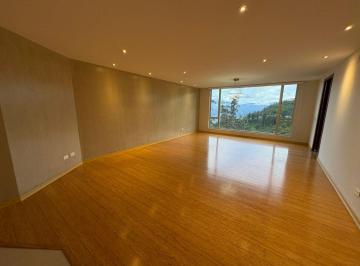 Casa de 3 habitaciones, Quito · Venta Departamento Exclusivo en Lomas de Monteserrín!