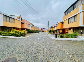 Casa de 2 habitaciones, Quito · Venta de Casa en Calderon