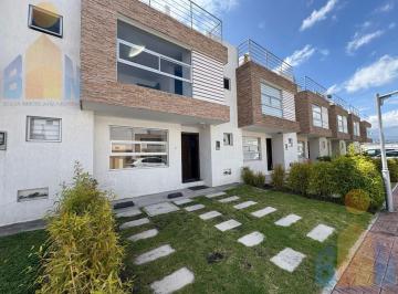 Casa · 161m² · 3 Habitaciones · 2 Estacionamientos · Se Vende Casa en Marianitas de Calderon Dentro de Conjunto Privado