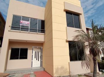 Casa de 4 habitaciones, Daule · Casa en Venta o Alquiler Urb Villa Club, con Cableado Soterrado (Gim)