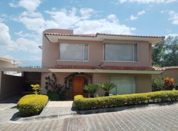 Casa de 3 habitaciones, Quito · Cumbayá Sector Santa Inés Casa en Venta 3 Dorm. Sala Tv en Conjunto Jardín