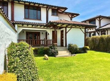 Casa de 4 habitaciones, Quito · Hermosa Casa Campestre/dentro de Conjunto Cerrado!sector Santa Rosa! Tumbaco!