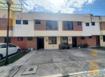 Casa · 117m² · 4 Habitaciones · 2 Estacionamientos · Casa Dentro de Conjunto en Venta Al Norte de Quito Sector Calderón
