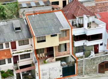 Casa de 3 habitaciones, Cuenca · Casa en Venta Zona Residencial de 4 Pisos