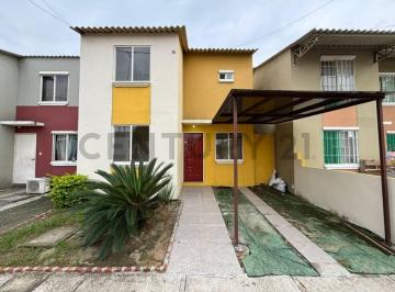 Casa · 74m² · 3 Habitaciones · 2 Estacionamientos · Venta de Casa en Villas del Rey Etapa Carlos