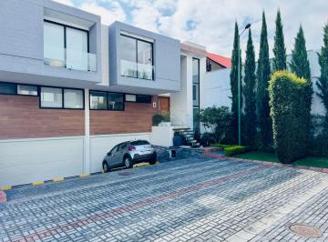 Casa de 3 habitaciones, Quito · Casa en Venta Centro de Cumbaya