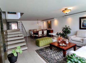 Casa de 3 habitaciones, Quito · En Venta Casa en Miravalle de 3 Habitaciones Piscina Jardin