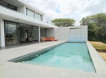 PISCINA · Casa en Puembo