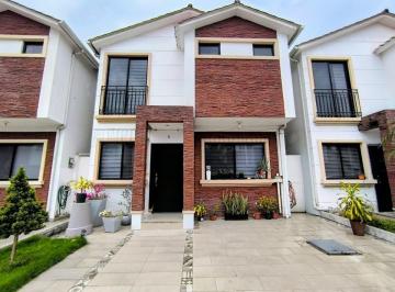 Casa de 3 habitaciones, Guayaquil · Venta Casa Urb. Napolis 3 Hbts.