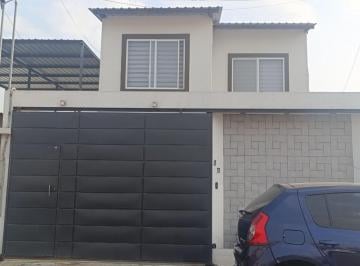 Casa · 110m² · 5 Habitaciones · 1 Estacionamiento · Venta de Casa Rentera, Villa del Rey, Etapa Rey Carlos, Anda.