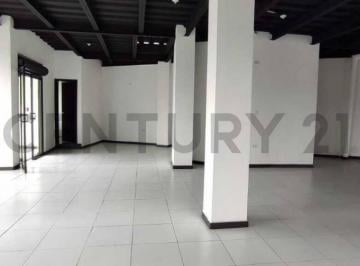 Local comercial · 200m² · 30 Estacionamientos · Amplio Local de 200 m² en Capelo – Ideal Para Empresas o Negocios Versátiles
