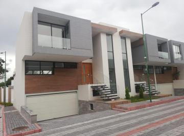 Casa · 238ha · 4 Habitaciones · 4 Estacionamientos · Casa con 254 m² y 4 Habitaciones en Venta en Cumbayá