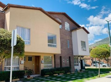 Casa · 120ha · 3 Habitaciones · 2 Estacionamientos · Casa en Venta por Estrenar, Pomasqui, Tres Dorm.