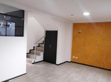Casa · 92ha · 4 Habitaciones · 2 Estacionamientos · Casa en Venta por Estrenar en Santa Rosa