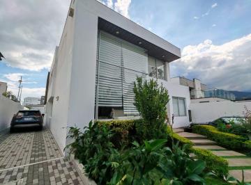 Casa de 7 habitaciones, Quito · Rento Hermosa Casa de Lujo 630 m² en Cumbaya, La Primavera II