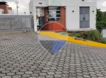 Casa de 3 habitaciones, Quito · Casa en Venta Urbanización Paseos de Pichincha
