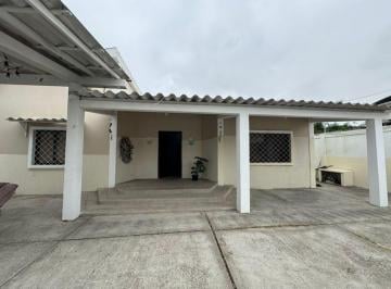 Casa de 4 habitaciones, Salinas · Casa de Una Planta con Amplio Terreno en Salinas