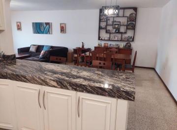 Departamento en Venta de 3 habitaciones Urdesa · Vendo Departamento Planta Baja con Garaje en Urdesa Central.