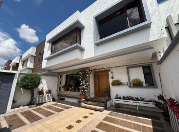 Casa de 4 habitaciones, Cuenca · Hermosa Casa en Venta Challuabamba 4 Dorm. c/u con Baño