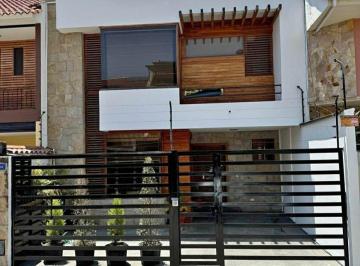 Casa de 4 habitaciones, Cuenca · Hermosa Casa en Venta Excelente Ubicación Urbanización Río Sol