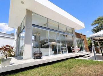 Casa · 291m² · 3 Habitaciones · 2 Estacionamientos · Venta Casa Una Planta Nayon