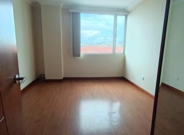 Casa de 3 habitaciones, Quito · De Venta Departamento de Tres Dorm. en La Urbanizacion El Condado