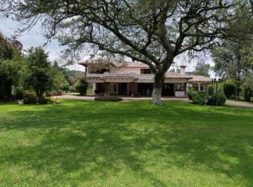 Hacienda-Quinta · 512m² · 4 Habitaciones · 4 Estacionamientos · Quinta en Venta en Guayllabamba