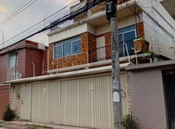 Casa de 4 habitaciones, Guayaquil · Casa en Venta Cerca de Clínica Kennedy Alto Potencial Comercial