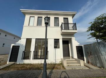 Casa de 5 habitaciones, Guayaquil · Casa Estreno en Aires Norte de 5 Habitaciones en Venta en Samborondón