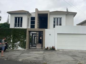 Casa de 5 habitaciones, Guayaquil · Venta Casa en Puerto Azul, Avda. Boulevard, 764.80 m² Terreno y 510 m² de Const.