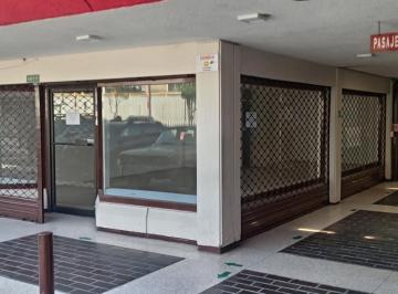 Local comercial · 200m² · 3 Estacionamientos · Rento Local Comercial - Sector Axxis