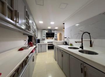 Casa de 4 habitaciones, Guayaquil · Venta de Casa Esquinera de Una Planta y Media de 4 Dorm. en La Alborada XI Etapa