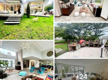 Casa de 3 habitaciones, Quito · Nayón – Urbanización Privadaventa de Elegante Casa de 3 Dorm. con Jardín y Bbq