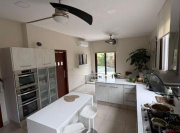Casa en Venta de 4 habitaciones Samborondón · Riberas de Batan 4 Recámaras en Venta y Alquiler, 750 m² en Samborondón
