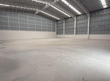 Bodega-Galpón · 905m² · 12 Estacionamientos · Galpón en Renta en Tababela