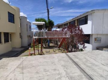 Casa de 3 habitaciones, Quito · Casa en Venta Sector Calderón a Dos Cuadras del Coral