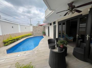 Casa de 4 habitaciones, Guayaquil · Vendo o Alquilo Casa Esquinera Una Planta con Piscina Puerto Azúl