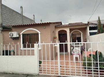 Casa de 3 habitaciones, Guayaquil · Casa de Venta en La Urbanización La Joya, Primeras Etapas, 3 Dorm..