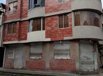 Casa · 115m² · 6 Habitaciones · 2 Estacionamientos · Casa Rentera en Venta con Local Comercial