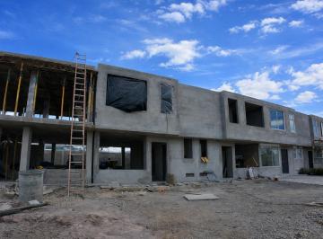 Casa de 3 habitaciones, Quito · Casas con Patio + Luz Natural en Carapungo
