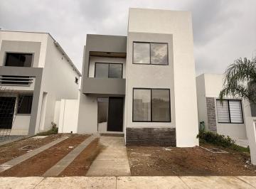 Fachada moderna · Casa en Venta en Urb. La Joya - Etapa Aguamarina con 3 Hab. M. n