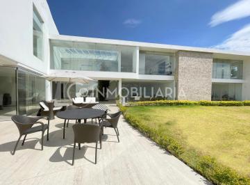 Casa · 648m² · 4 Habitaciones · 4 Estacionamientos · Casa de Lujo en Cumbayá