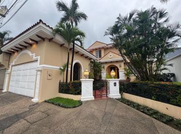Casa de 3 habitaciones, Guayaquil · Amplia Casa en Venta en Urb. Los Olivos 3