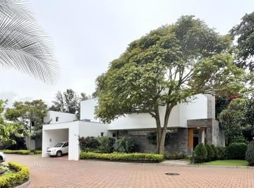 Casa · 293m² · 3 Habitaciones · 2 Estacionamientos · Casa de Venta en Auquichico, Cumbaya