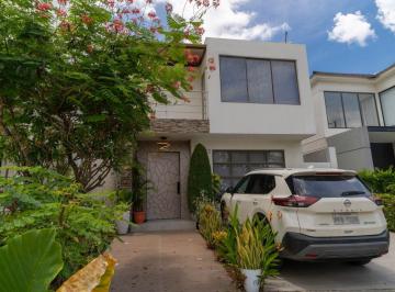 Casa de 3 habitaciones, Guayaquil · Casa en Venta Semi Amoblada en Punta Esmeralda, Via a La Costa