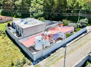Casa de 3 habitaciones, Ibarra · Casa en Venta en Ibarra - Sector Chorlavi: Diseño Unico