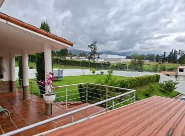 Casa de 4 habitaciones, Quito · Venta Casa Amplia en Pifo con Areas Verdes, Zona Tranquila